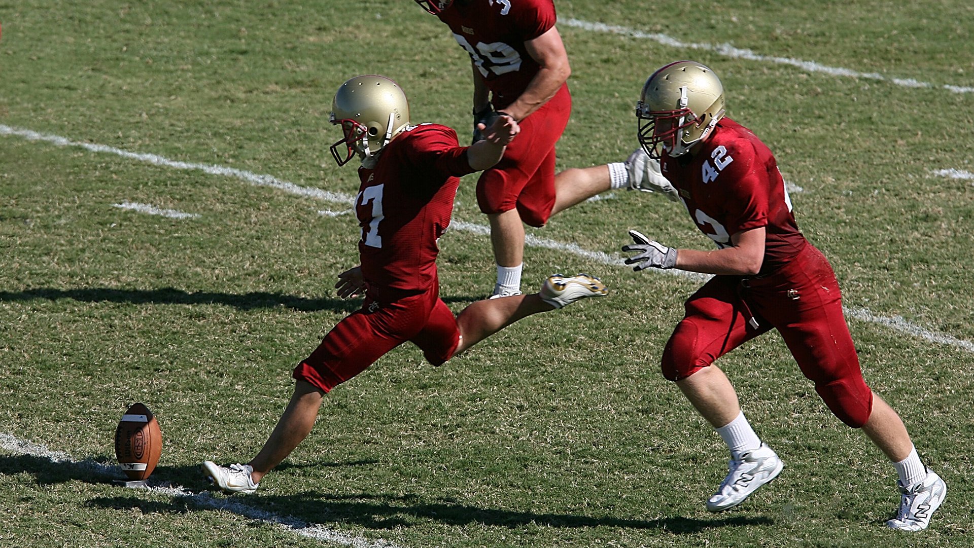 东契奇三分线外连续命中带动独行侠反超,东契奇三分造犯规