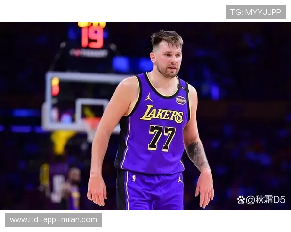 东契奇压哨一投打进，独行侠主场欢腾